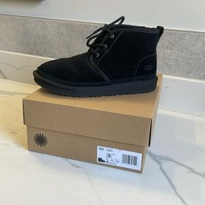 Size 6 UGG Boots Kids Numel ll Black